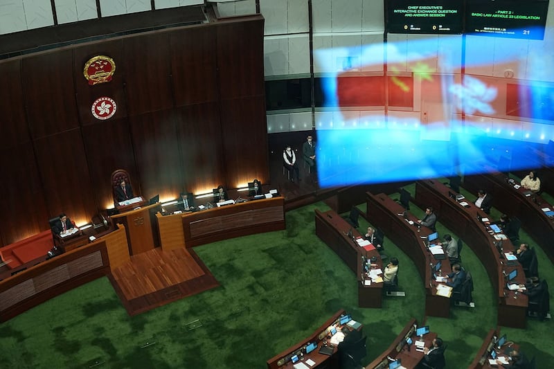 2024年1月25日,香港特首李家超在立法会出席有关《国家安全法》第 23 条立法的问答会。(路透社)