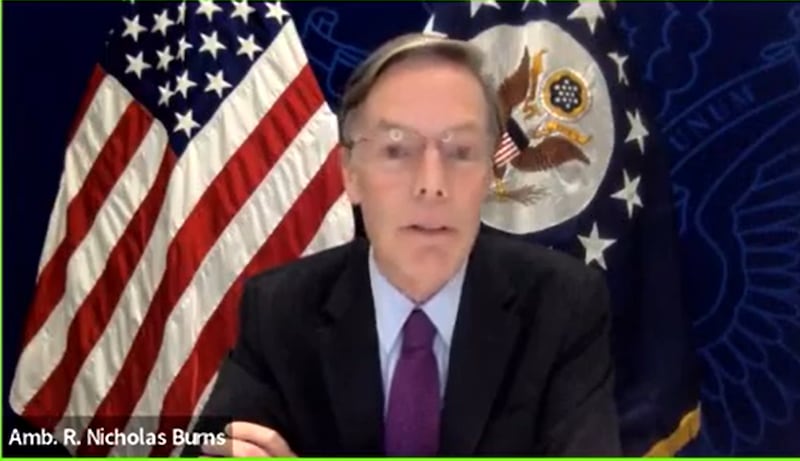 新任美国驻华大使尼可拉斯·伯恩斯(Nicholas Burns)六月中旬在一场智库活动中说。“我认为我们将不得不忍受这个很长一段时间。我自己的假设是,清零政策可能在2023年初结束。”(视频截图)