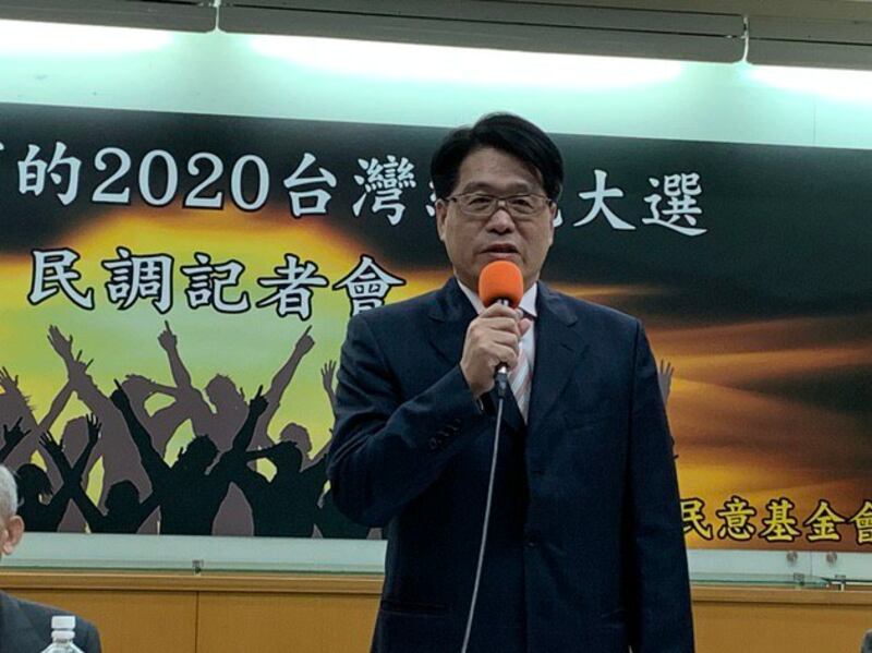 台湾民意基金会董事长游盈隆解读,反送中拉抬现任总统民调。(记者 黄春梅摄)