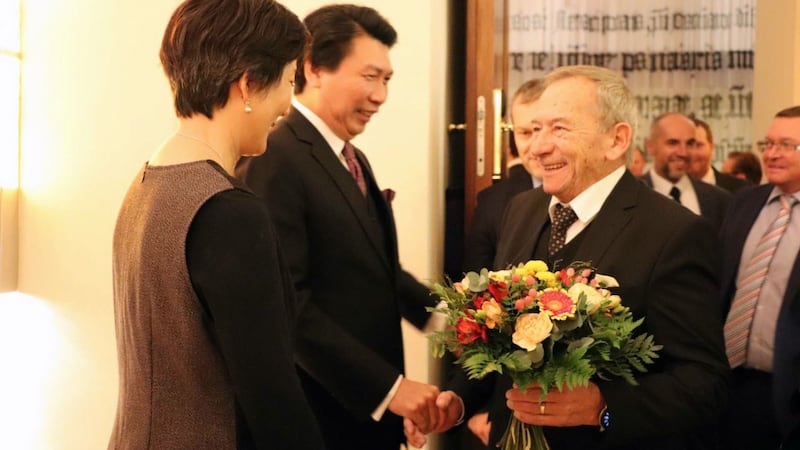 2019年12月12日,台湾驻捷克代表汪忠一离任酒会,前捷克参议院议长柯佳洛出席。(汪忠一提供)