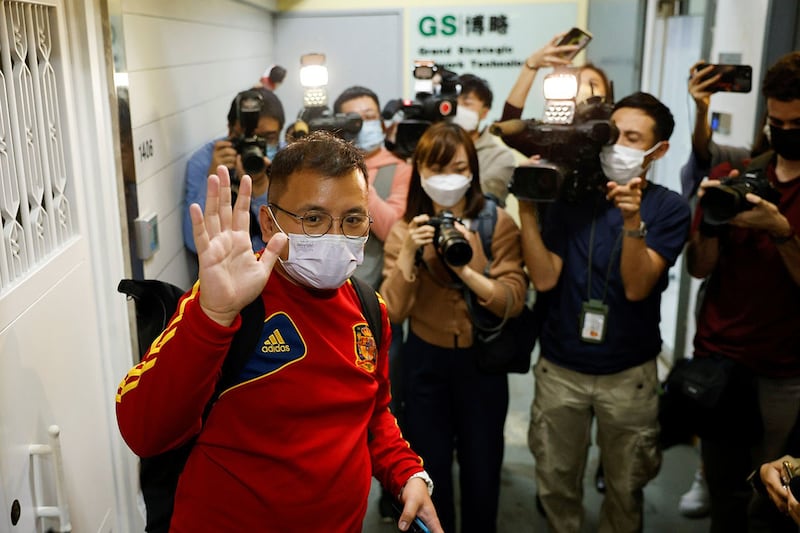 香港记者协会主席陈朗升，是前《立场新闻》副采访主任。 《立场新闻》停运后，他一度短暂失业，其后经同行介绍，加入由前《苹果日报》记者开设的网上媒体“Channel C HK”。 （路透社资料相片）